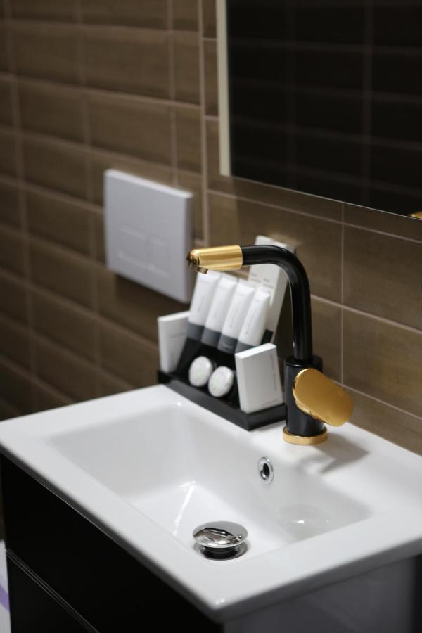 Dark Boutique Hotel Shkoze Dış mekan fotoğraf